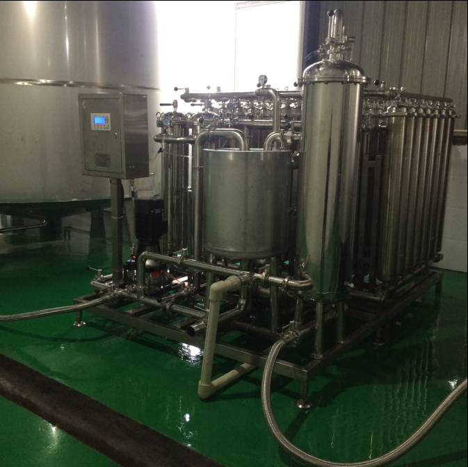 安徽華安食品有限公司 錯(cuò)濾膜過(guò)濾機(jī)現(xiàn)場(chǎng)