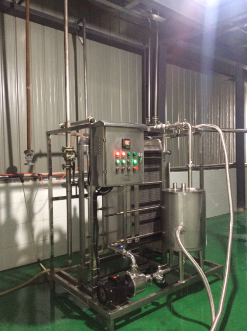 安徽華安食品有限公司 自動版式巴氏滅菌機(jī)現(xiàn)場