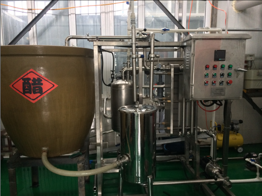 彭陽(yáng)縣三泰食品科技有限公司 食醋滅菌機(jī)現(xiàn)場(chǎng)