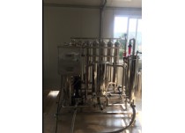 黃山市藍(lán)莓生態(tài)園有限公司 藍(lán)莓酒錯(cuò)濾膜過(guò)濾現(xiàn)場(chǎng)